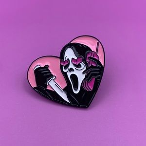 Ghostface scream Y2K heart phone pin